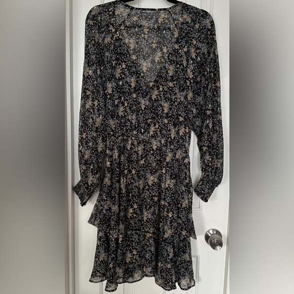 ASTR The Label Womens Black Gold Long Sleeve Tiered Ruffle Floral Dress Size L - Picture 3 of 16